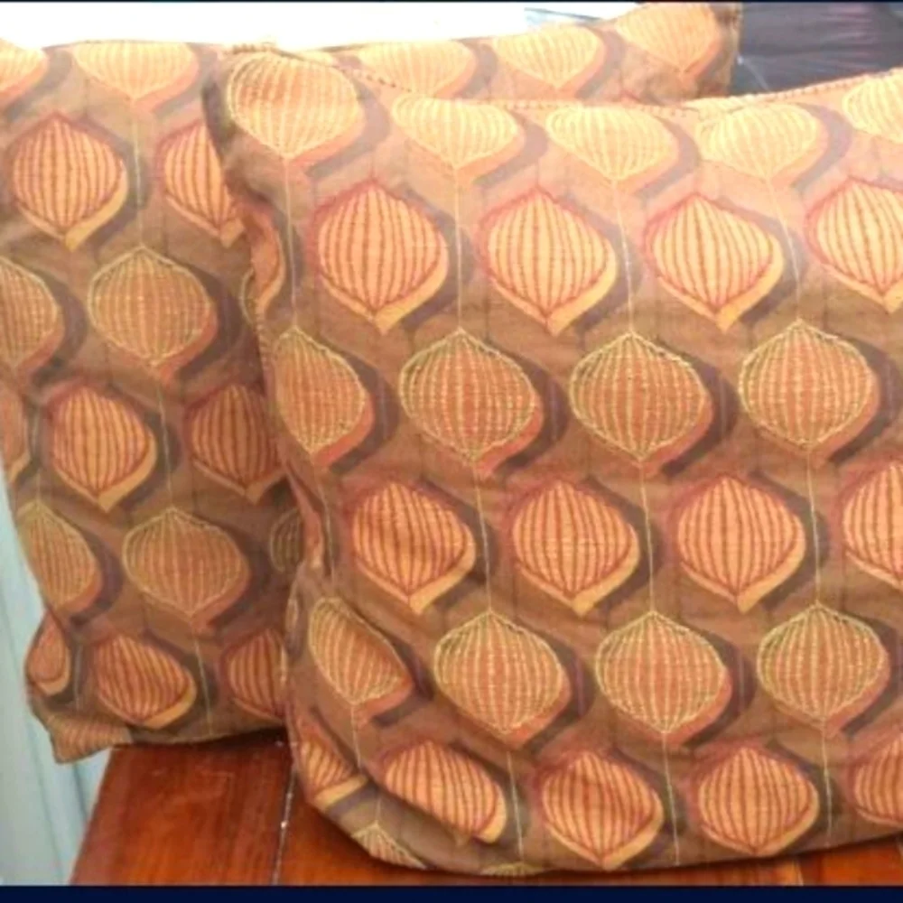 𝅺PAIR of Custom Throw Pillow Cases
